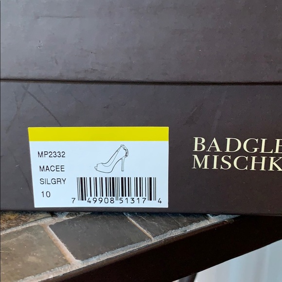 Badgley Mischka Macee Silver Shimmer Peep Toe *2x #hostpick - Picture 8 of 9